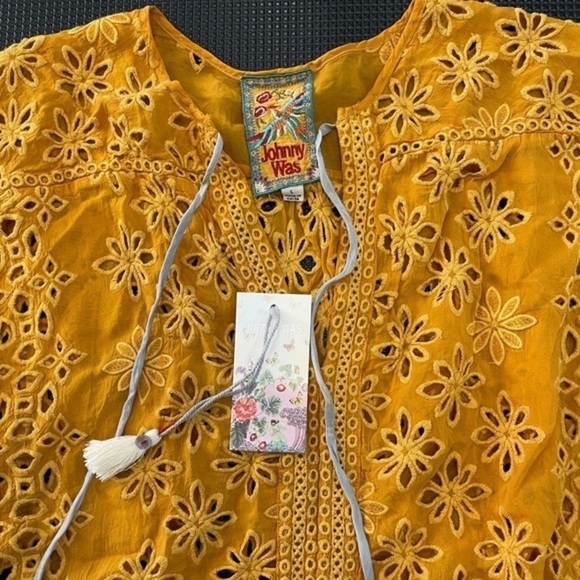 NWT Johnny Was Short Sleeve Eyelet Top Size Large - Picture 14 of 16